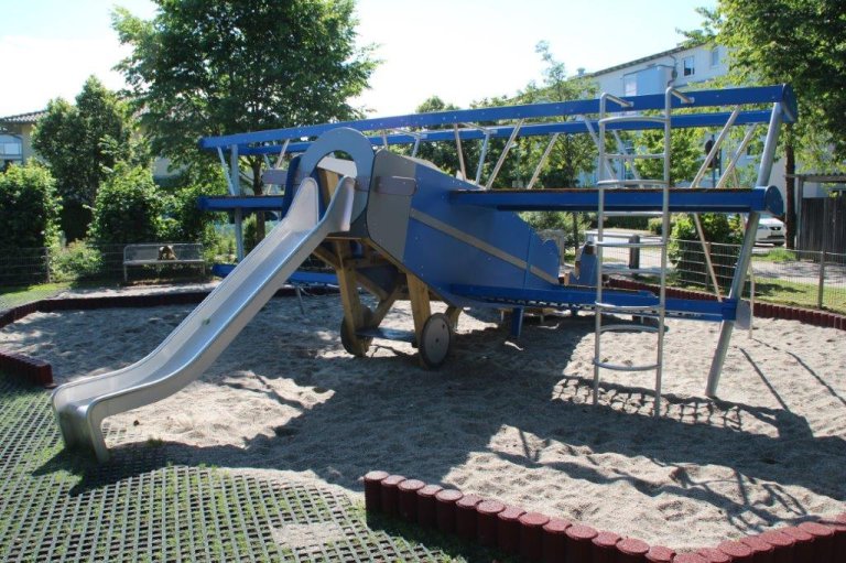 Tor 6 Erinnerungsort: neuer Spielplatz mit Flieger entsteht