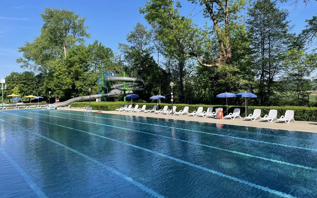 Freibad mit Liegen