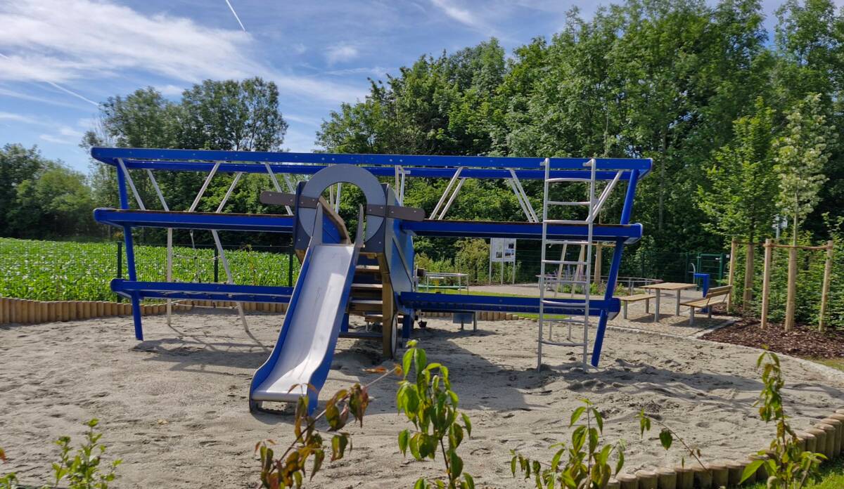 Erinnerungsort am Tor 6 des Fliegerhorst-Geländes, Alte Brucker Straße
